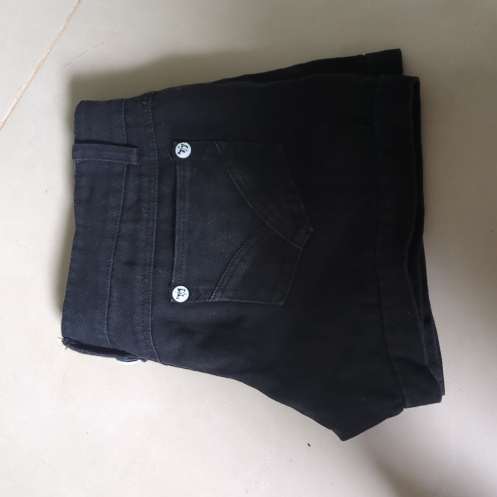 Shorts - Picture 3 of 5